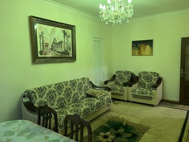 кресло кровать: Di̇van-kravat, İşlənmiş, Açılan, Bazalı, Çatdırılma yoxdur