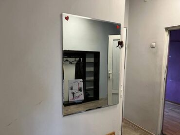 настенное зеркало: Продается настенное зеркало в хорошем состоянии и без дефектов