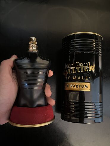 Парфюмерия: **Jean Paul Gaultier Le Male Le Parfum** — это аромат элегантности и