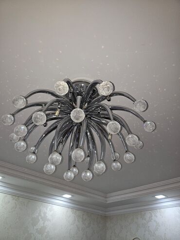 Ev saatları: Çılçıraq, 10 və daha çox lampa, Metal