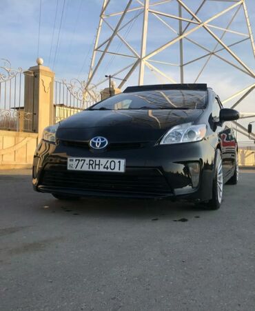 Toyota: Toyota Prius: 1.8 l | 2015 il Hetçbek
