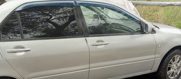 Mitsubishi: Серебристый седан Mitsubishi Lancer с четырехдверным кузовом, идеально — 5