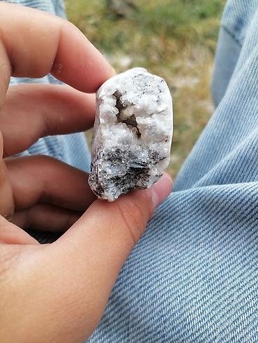 ağ işıq: Ağ kvars geodu – təbii kolleksiya nümunəsi - Material: Ağ kvars — 4
