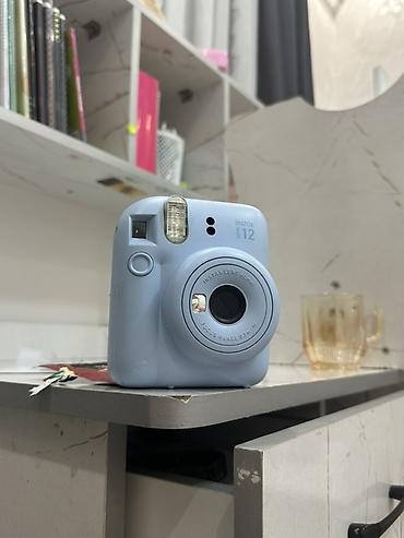 Фото и видеокамеры: Мгновенная камера Fujifilm Instax mini 12, цвет Pastel Blue. - Формат — 2
