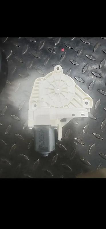 prekidac za sekvent plin: AUDI Q3 MOTORIC PODIZACA STAKLA PROZORA 8K0959801B | Audi a1  a3 a4 — 2