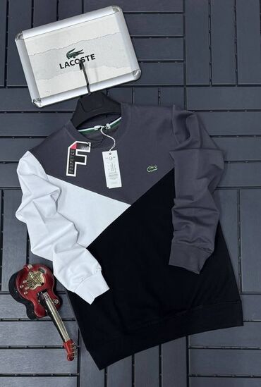 Duksevi: Duksevi 
S m l xl 2xl(pitati za dostupne vel)
Cena 3000 din — 18