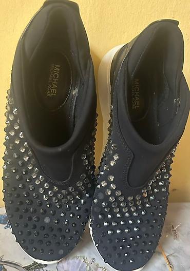krosovkalar: Michael Kors qadın slip-on krossovkaları - Rəng: qara - Dizayn: üst — 1
