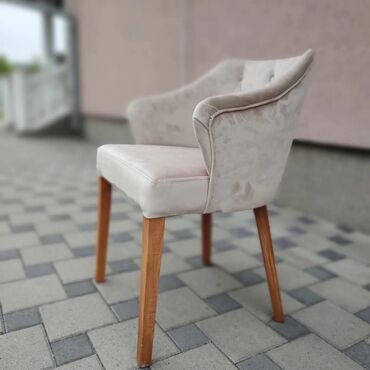 Stolice: Stolice i fotelje Radimo po porudzbini Boju birate Isporuka na adresi — 16