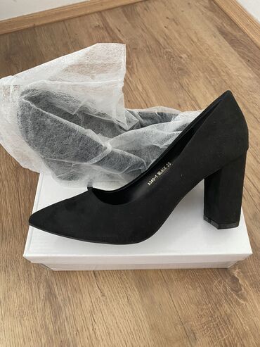 crna cipkasta haljina i cipele: Salonke, Unica shoes, 38