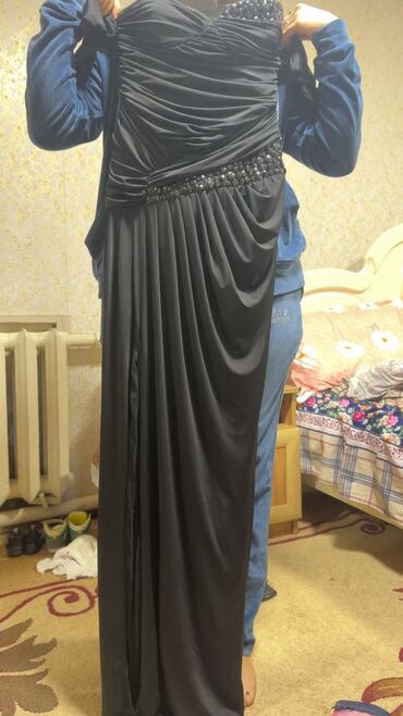 джинсовое платье с длинным рукавом: Продаю вечернюю платье 👗 
Размер 50