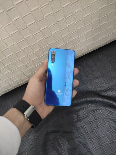 Apple iPhone: Xiaomi Mi 9 SE