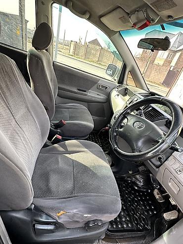 range over: Toyota Voxy: 2002 г., 2 л, Автомат, Бензин, Минивэн — 4