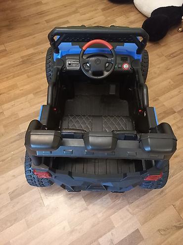 pultlu masin oyuncaq: Uşaq üçün elektriklə işləyən off-road tipli maşın – mavi/qara korpus — 2