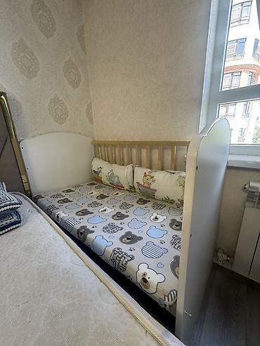 детский кроватка: Детская кроватка-манеж с бортиком - Компактная детская кровать для — 1