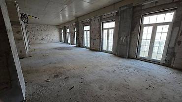 şu: Satılır 4 otaqlı yeni tikili 145 m², Ağ şəhər q. Kateqoriya Yeni — 4