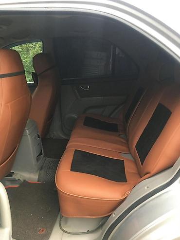 vito oturacaqlar: Kia Sorento, gümüşü rəngli SUV. Xüsusiyyətlər: - Geniş və komfortlu — 2
