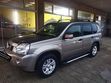 jetta 2008: Nissan X-Trail model avtomobili. Açıq qəhvəyi rəngdə, dam relsləri ilə — 4