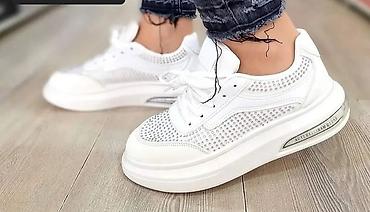 cameleon patike: Prelep model zenskih patika NOVO!
36-41

Cena 2590 din

DM — 1