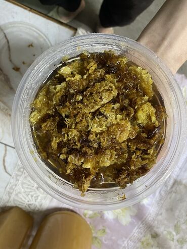 контейнер для меда: Пчелиные соты в мёде + натуральный мёд Описание: - Контейнер с