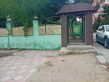 döner yeri: İcarəyə verilir: hasarlanmış həyəti və qapısı olan, mebel və — 3