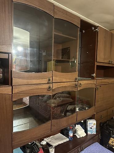 divar ref: Təcili (evden çıxmalıdı) Klassik üslubda iri ölçülü qonaq otağı divar — 2