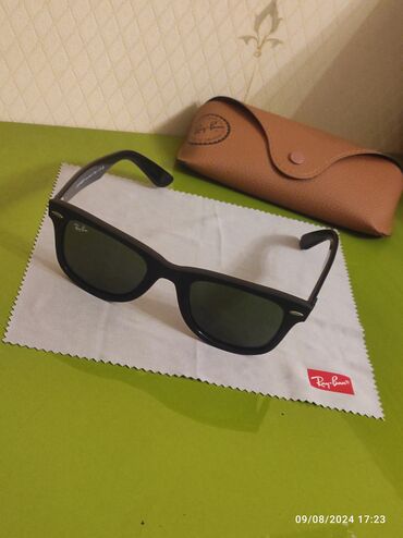 qadın eynəkləri: Ray-Ban eynəyi (originaldı). 1 ay əvvəl alınıb