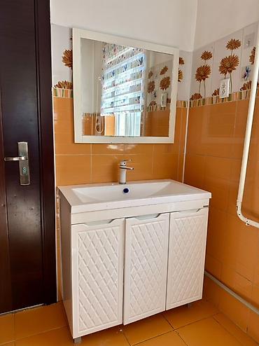 standing mirror: Тумба для ванны, Б/у, С раковиной, Самовывоз, цвет - Белый — 1