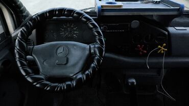 ниссан примера дверь: Грузовой фургон Mercedes-Benz Sprinter белого цвета, оснащенный