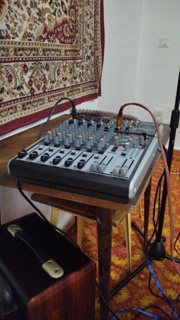 микрофон петля: Аналоговый микшерный пульт + MIDI‑контроллер с мини‑клавиатурой -