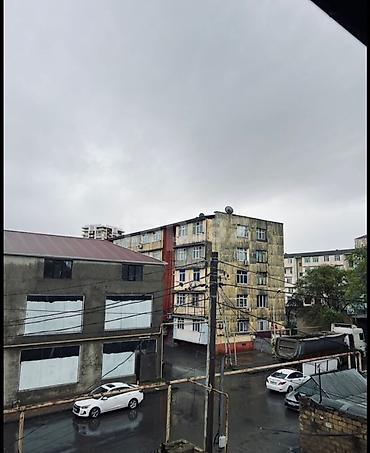 Köhnə tikili: 2 otaqlı mənzil – şəhər daxili məhəllədə Plan və sahə: - 2 ayrı otaq — 10