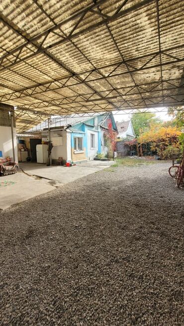 сдам пол дома дом без посредников в бишкеке: Полдома, 35 м², 2 комнаты, Агентство недвижимости, Старый ремонт