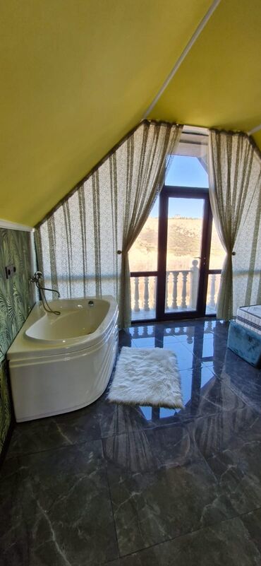 Günlük kirayə evlər: 150 kv. m, 4 otaqlı, İnternet, Qaz, İşıq — 12