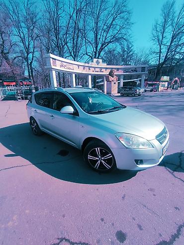 Kia: Kia Ceed: 2009 г., 1.6 л, Механика, Бензин, Универсал — 1