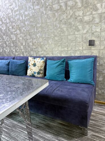 Mətbəx mebeli: Köçürük deyə satılır. Divan üstündə verilir (4 m). Havalandırma, 4 göz — 5