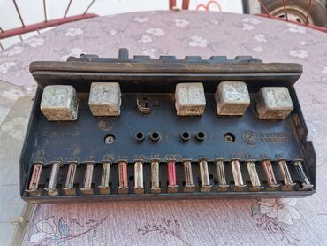 Auto delovi: Tabla sa osiguračima Lada 2105 br.4. Polovno, očuvano, skinuto sa — 3