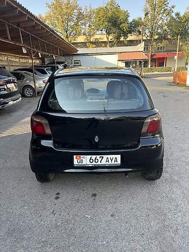 mini coper: Toyota Yaris: 2001 г., Механика, Хэтчбэк — 4