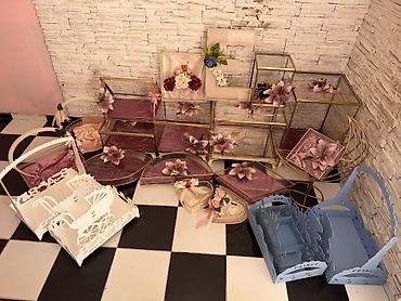 Zərif dekor və təqdimat setləri - Qızılı çərçivəli şüşə vitrin/stand lalafo.az -da Zərif dekor və təqdimat setləri - Qızılı çərçivəli şüşə vitrin/stand