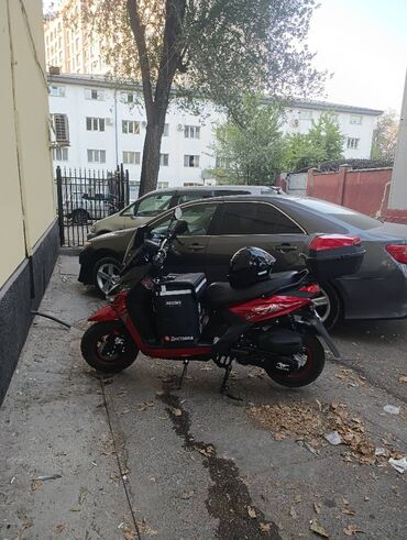 скутер танк ош: Макси-скутер 150 куб. см, Бензин, Колдонулган, Бөлүп төлөө менен