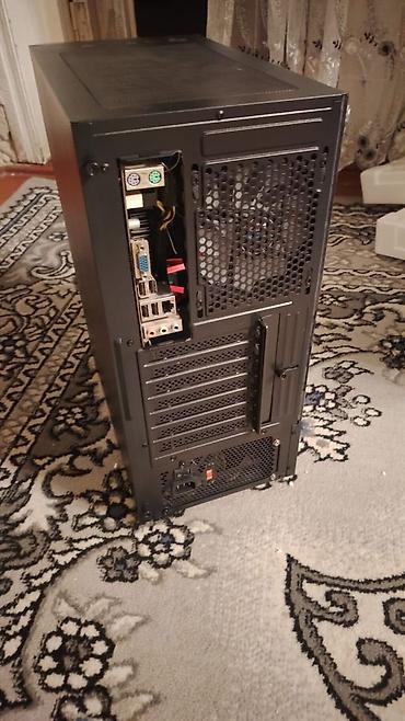 Kompyuter korpusu – şüşə ön panel və sürüşməz metal konstruksiya