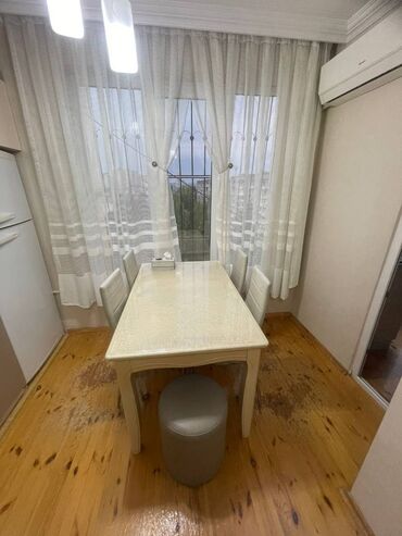 Uzunmüddətli kirayə mənzillər: Nəsimi metrosunun yanı, 9 mərtəbənin,9-cu mərtəbəsində,3 otaqlı geniş — 10