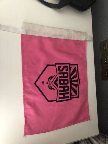 ekran ucun bayraq sekilleri: SABAH loqolu bayraq Korner bayragi🔥🔥 - Rəng: çəhrayı fon, qara loqo və lalafo.az -da ekran ucun bayraq sekilleri: SABAH loqolu bayraq Korner bayragi🔥🔥 - Rəng: çəhrayı fon, qara loqo və