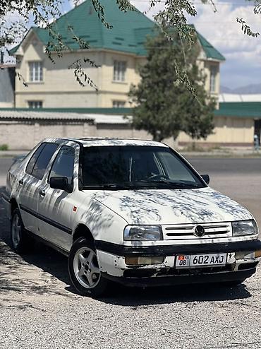качан: Volkswagen Vento: 1993 г., 1.8 л, Кол менен иштөөчү, Бензин, Седан — 2