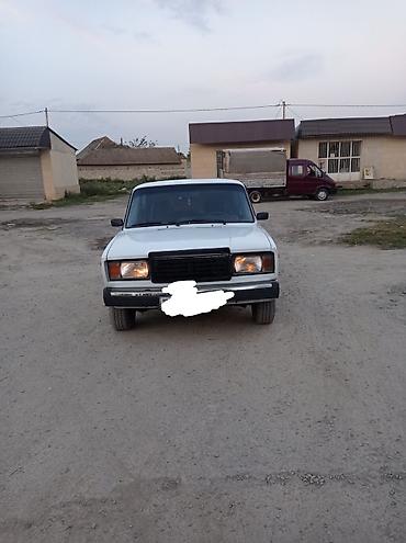 turbo az atego: VAZ 2107 avtomobili təqdim olunur. Sedan kuzovlu, ağ rəngli klassik — 2