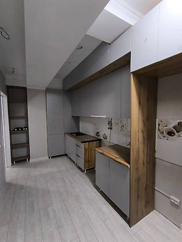 silver kitchen: Кухонные гарнитуры на заказ - Современный дизайн: прямые и Г‑образные — 1