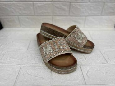 Papuče: 36-40
1600 din
Roba sa kosova na lalafo.rs — 12 Papuče: 36-40
1600 din
Roba sa kosova — 12