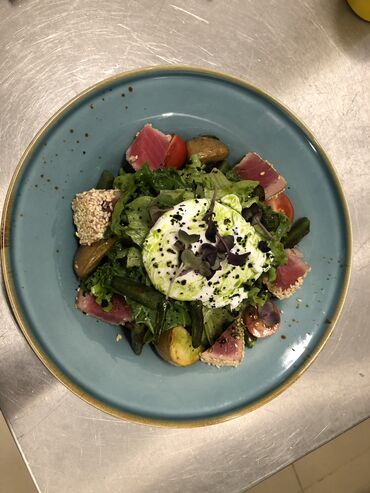 Повара: Шеф повар богатый опыт работы более 12 лет. Работал в Москве элитных — 2