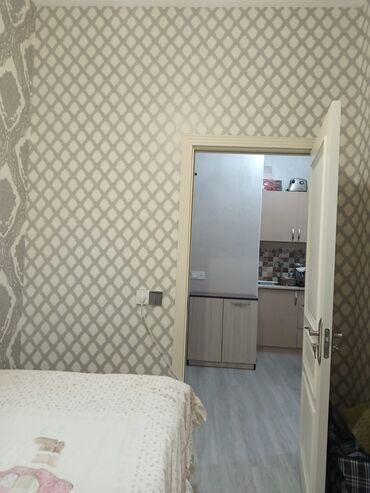 Otaqların satışı: Satılır: zövqlə təmir olunmuş mənzil interyeri - Geniş qonaq otağı — 8