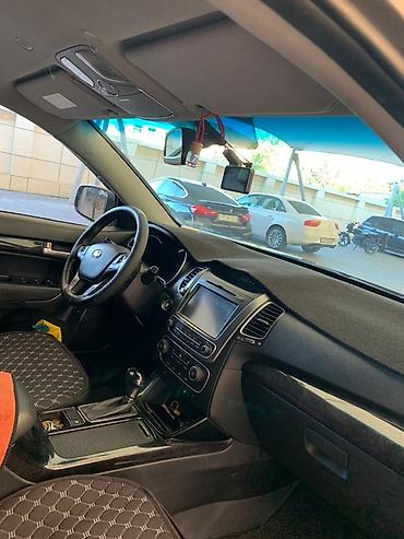 kia bongo: Kia Sorento SUV - Kuzov: tünd boz rəng, 5 qapı, dam relsləri və yan — 9
