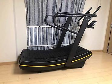 Беговые дорожки: Механическая беговая дорожка безмоторная (криволинейная, curved — 10