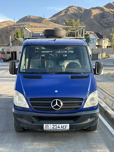 Mercedes-Benz Sprinter — бортовой грузовик с двойной кабиной. Объем